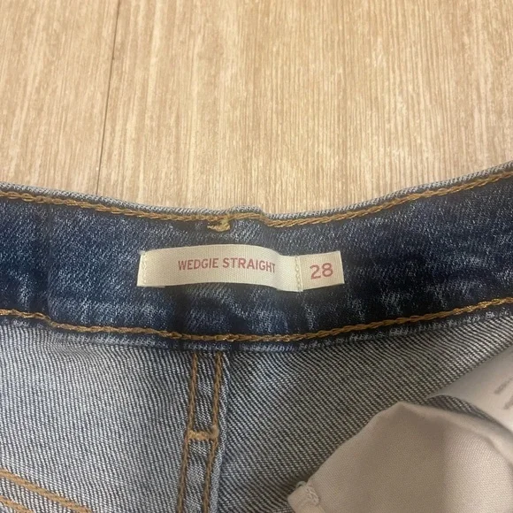 Levi’s Wedgie Straight Distressed Dark Blue Jeans - Picture 7 of 9